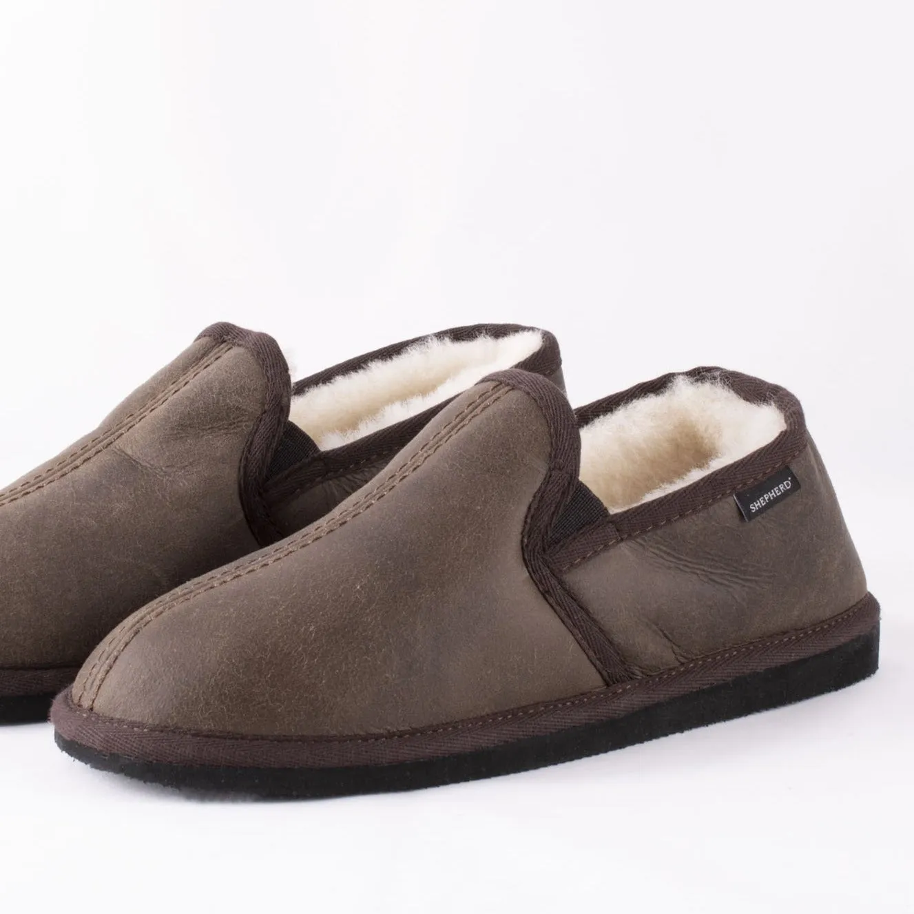 BOSSE Shepherd Mens Sheepskin Slippers with Sole