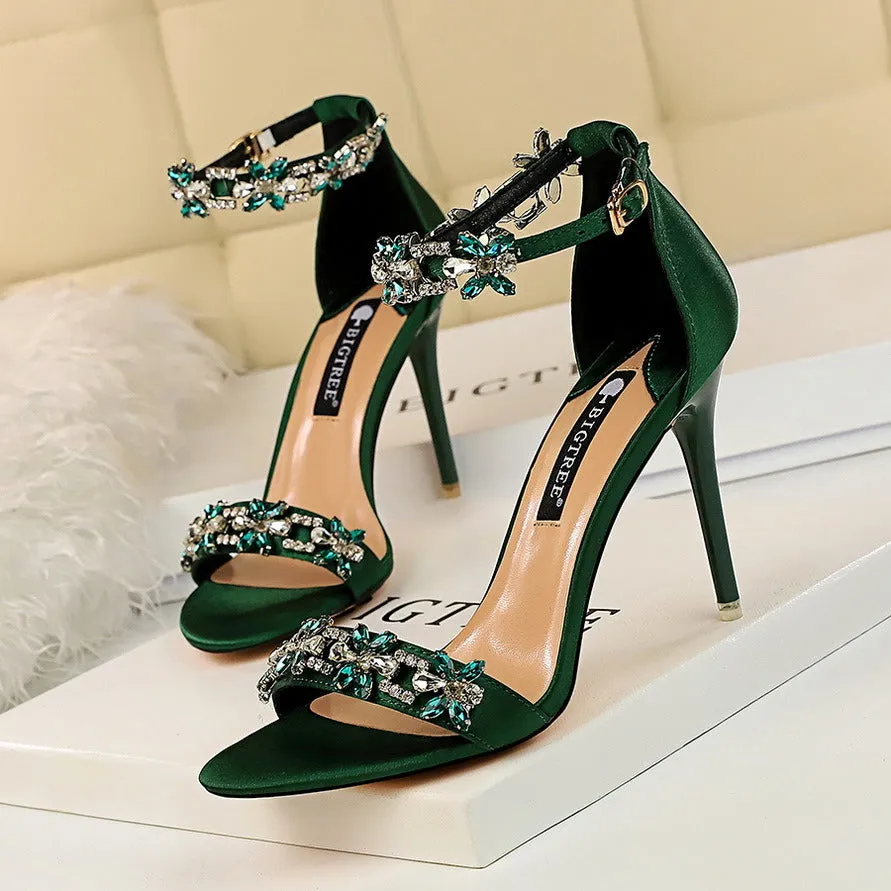 Formal women's shoes for banquet party