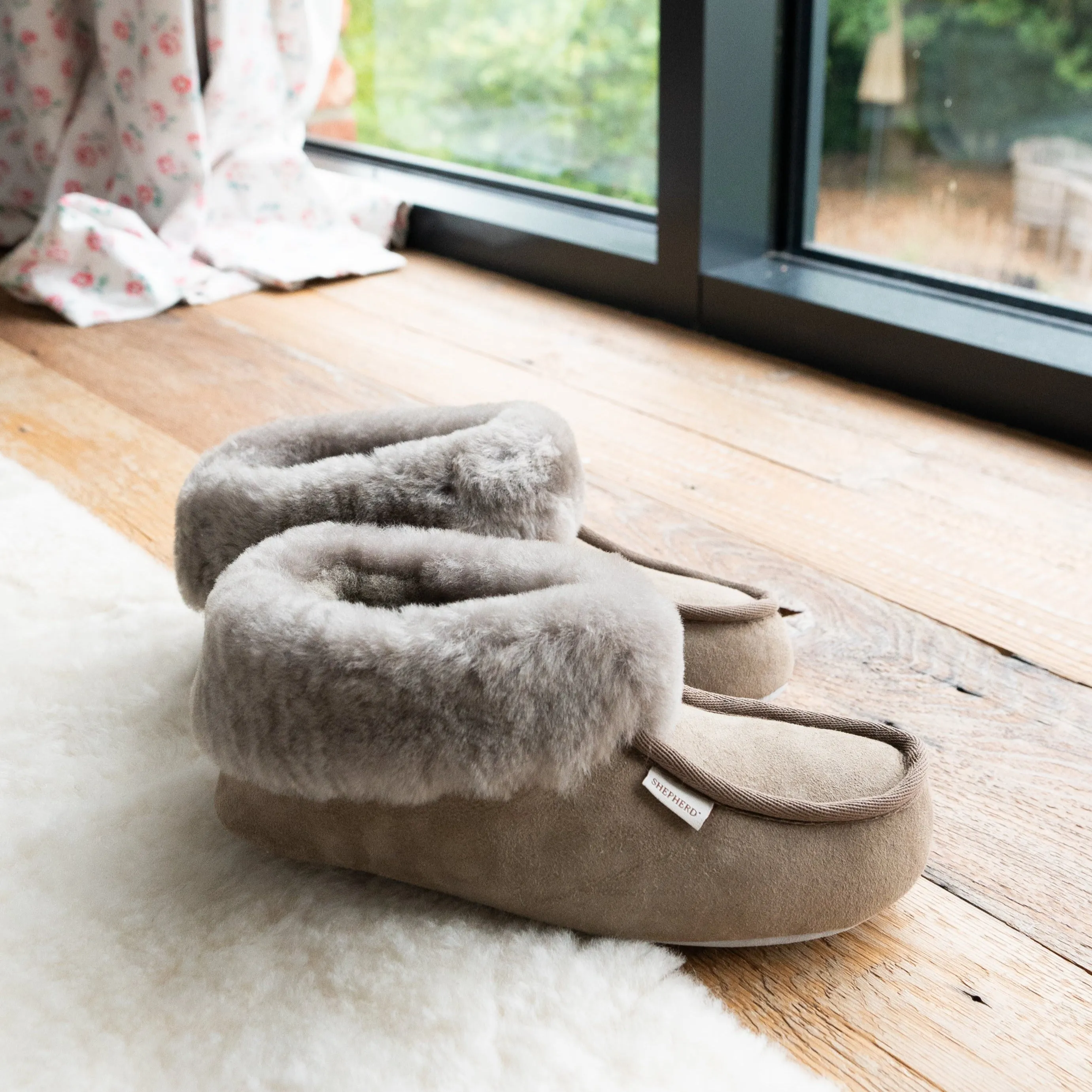 MOA -Shepherd Women's Sheepskin Slippers