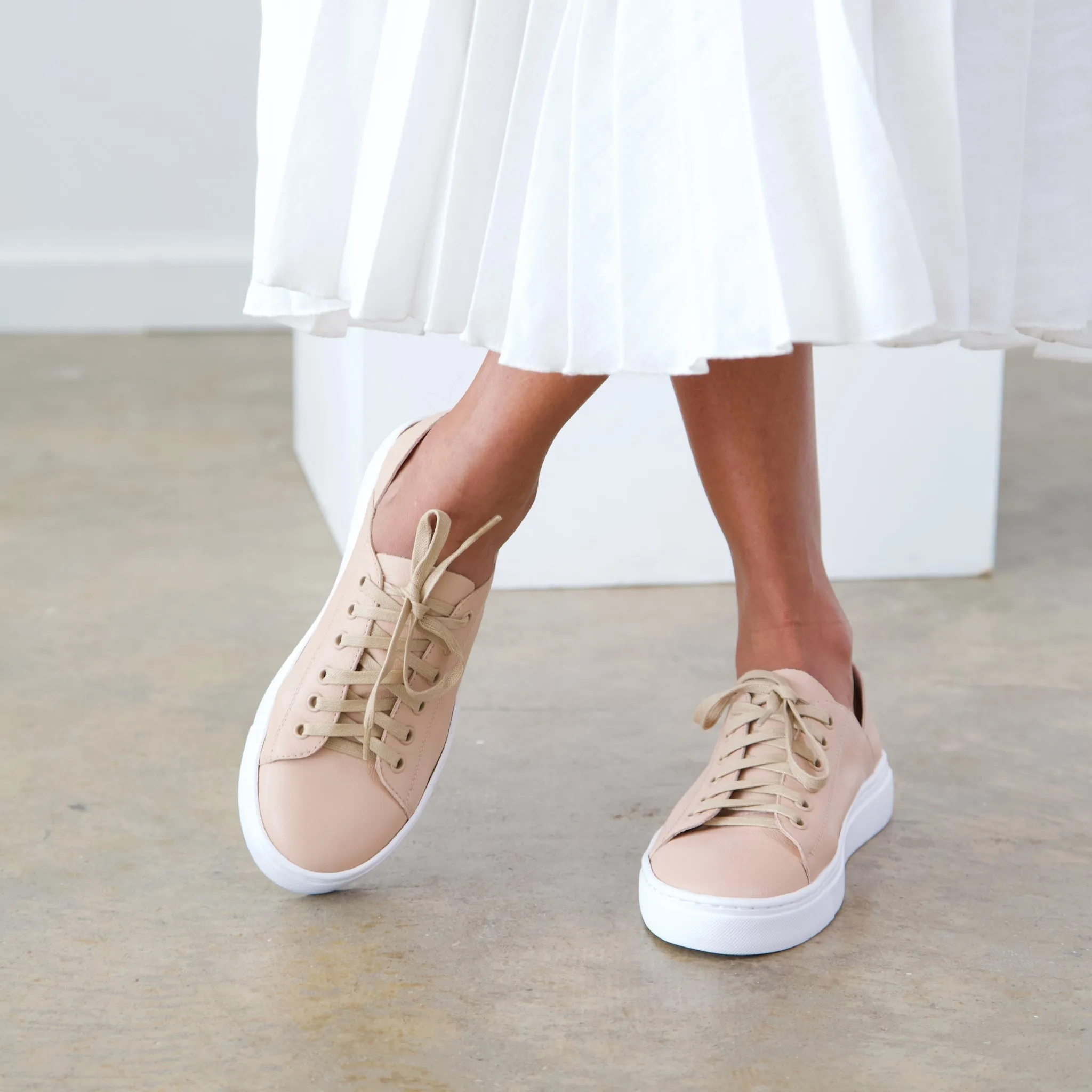 Oskher Dark Nude Leather Sneakers